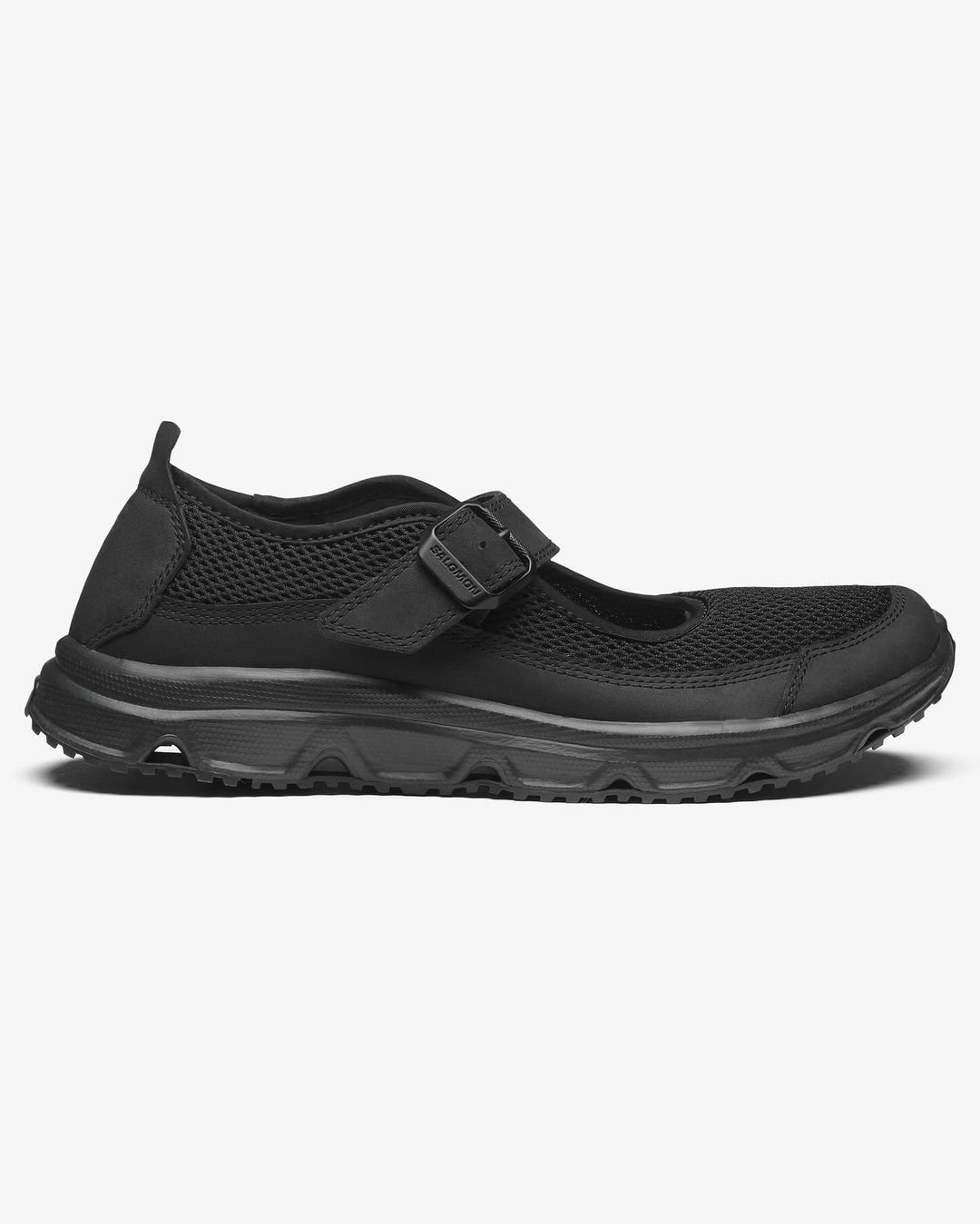 2025 年高顏值「瑪莉珍運動鞋」10 雙盤點！HOKA、NB、adidas⋯機能與時尚兼具的最火單品！
