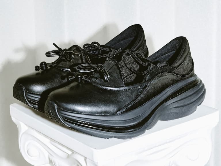 2025 年高顏值「瑪莉珍運動鞋」10 雙盤點!HOKA、NB、adidas⋯機能與時尚兼具的最火單品!