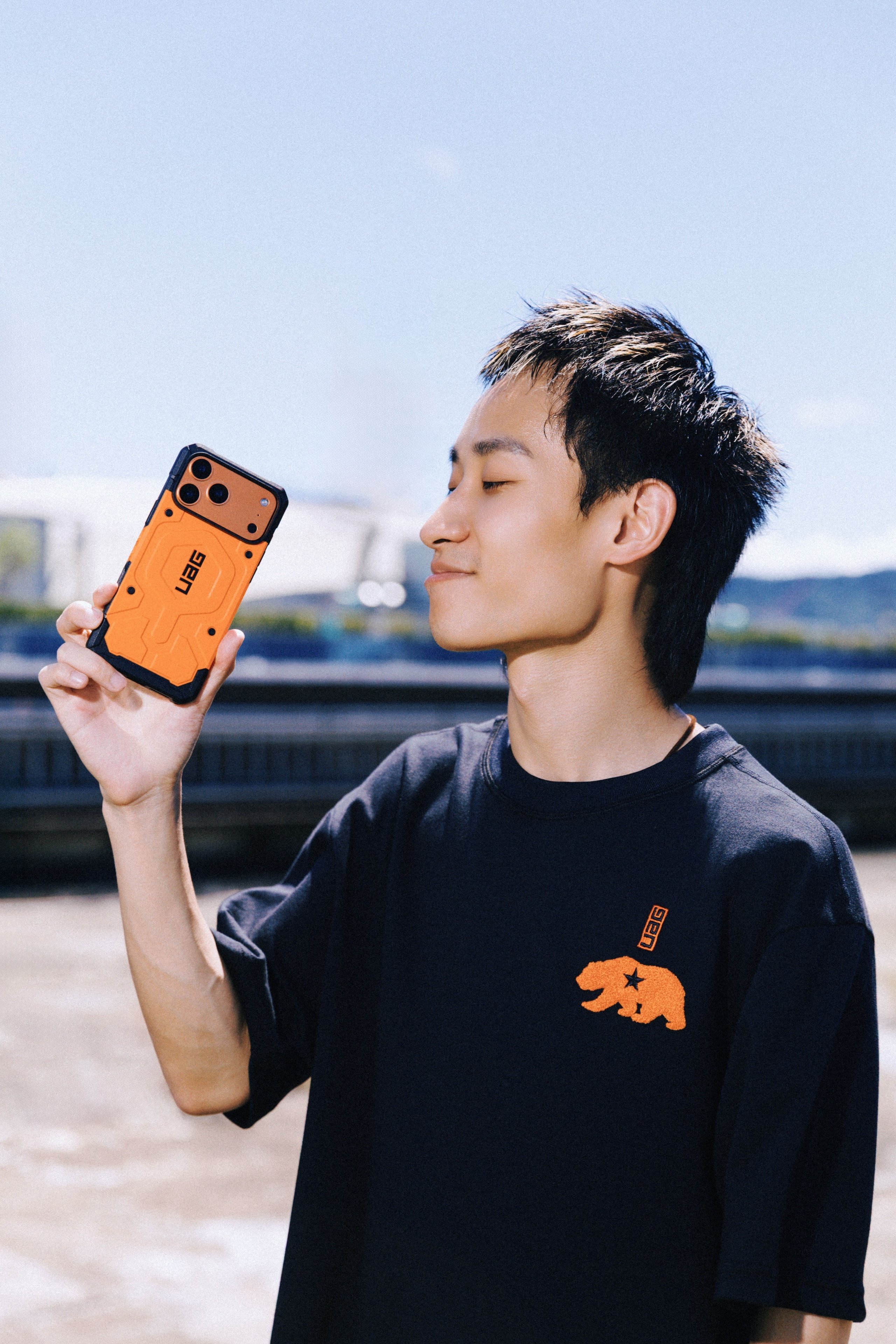 手機殼市面上選擇百百種,但真正懂得看重價值的人,只會選 UAG —因為它不只是防護,更是代表你有眼光的生活態度