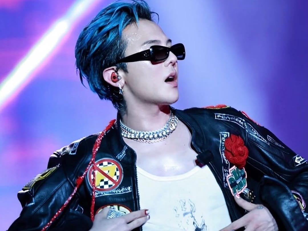 GD 現身 2025 新加坡 F1 賽車大獎賽舞台！穿皮衣壓軸演出粉絲嗨翻：「不愧是韓流天王！」