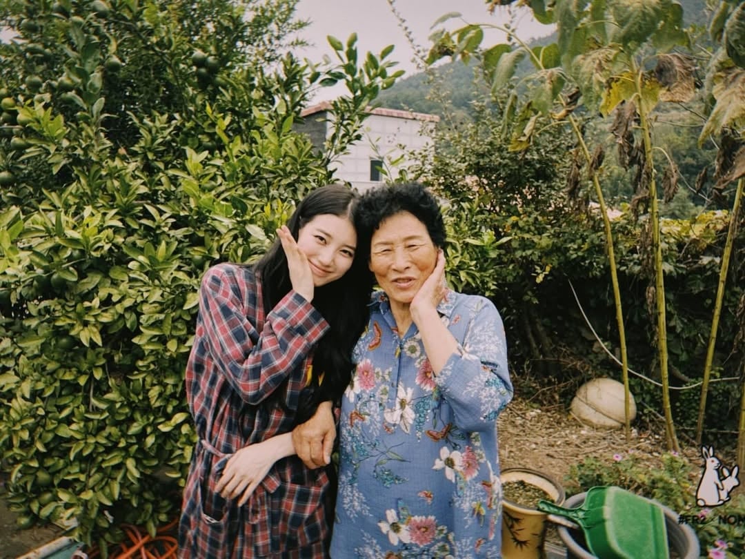 《許願吧，精靈》秀智身高 168 曬親外婆合照！絕美外型引網讚：「美貌遺傳太強！」