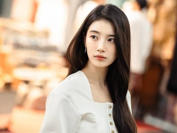 《許願吧，精靈》秀智身高 168 曬親外婆合照！絕美外型引網讚：「美貌遺傳太強！」