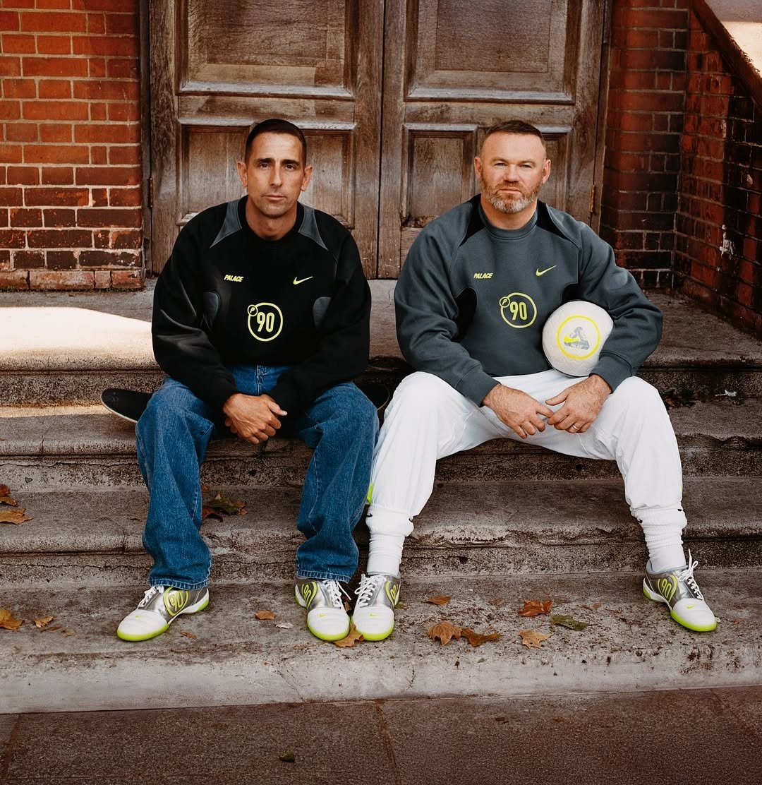 Palace x Nike 首波聯名「P90」系列正式登場！Total 90 經典回歸，足球魂全面燃燒！