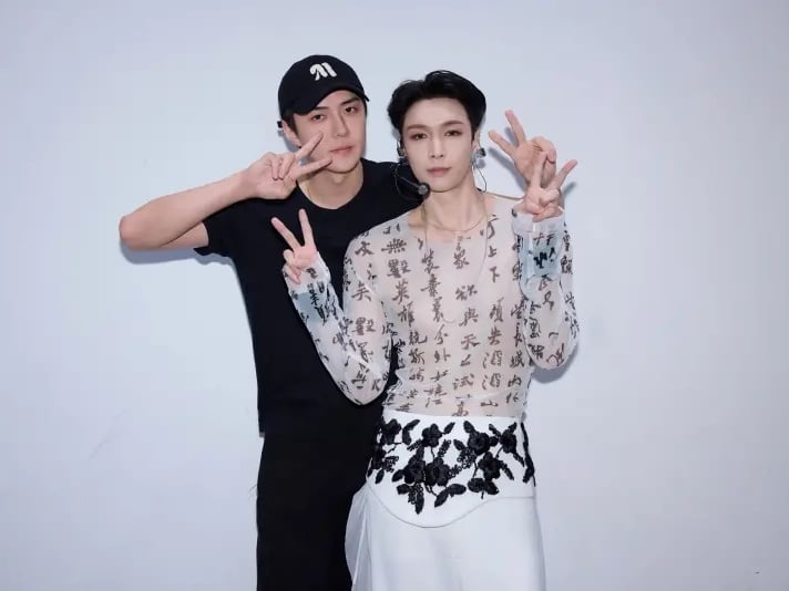 EXO 世勳退伍合體張藝興！官方帳號齊發粉絲嗨喊：「求合體！」
