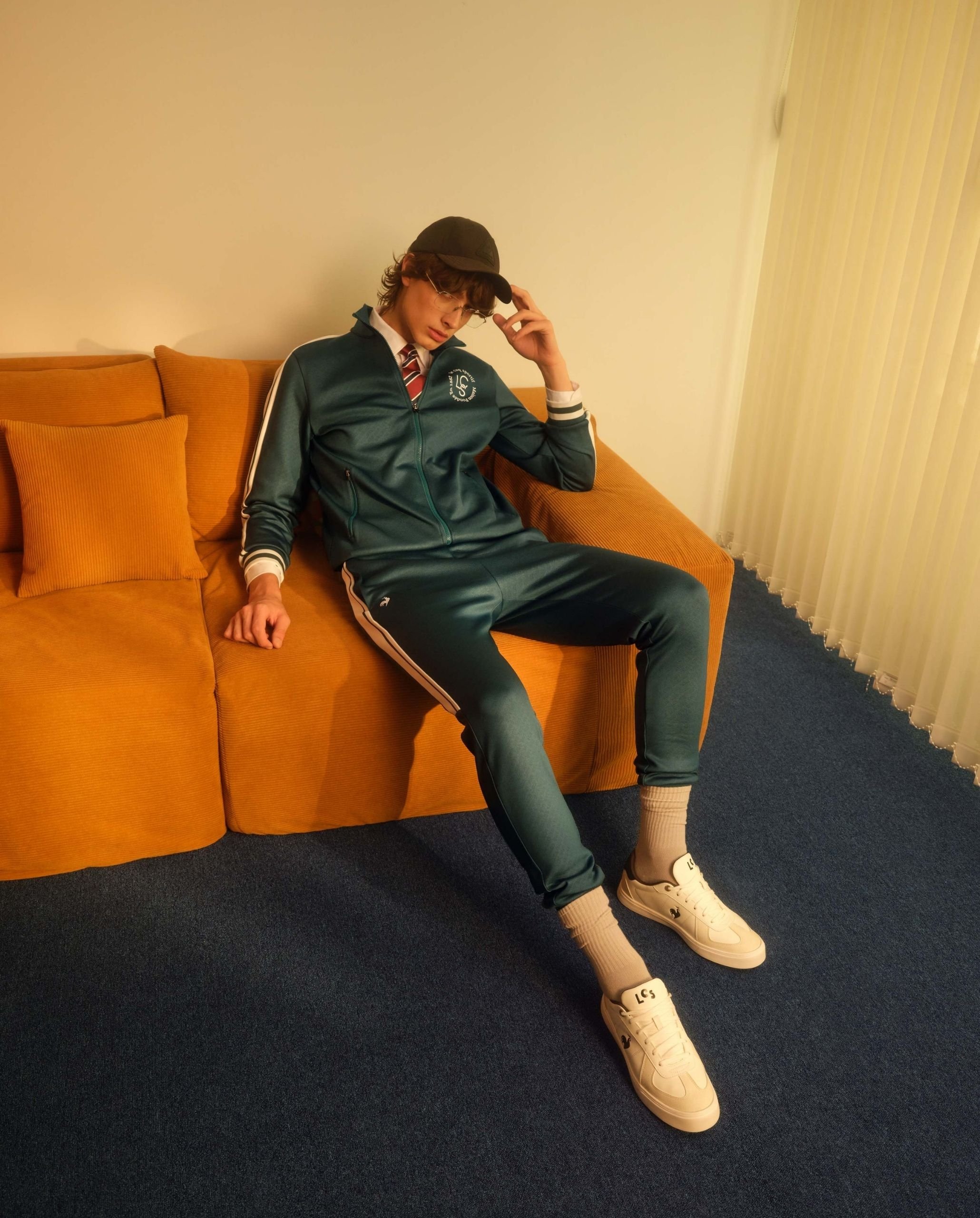 法式復古新主張！秋日穿搭跟著 le coq sportif Back to 90’s SPORT ，從運動場到街頭，經典優雅一次到位！
