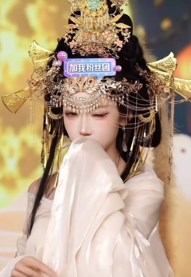 楓葉姊姊化身嫦娥！唱經典台語歌〈愛情的騙子我問你〉網嗨翻：「竟然會唱！」