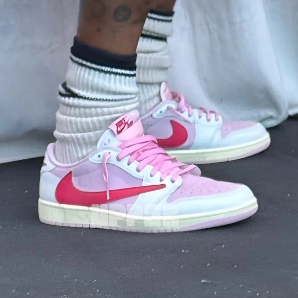 Travis Scott x Air Jordan 1「Shy Pink」發售情報釋出！史上「最美倒鉤」粉紅色調注入太吸睛！