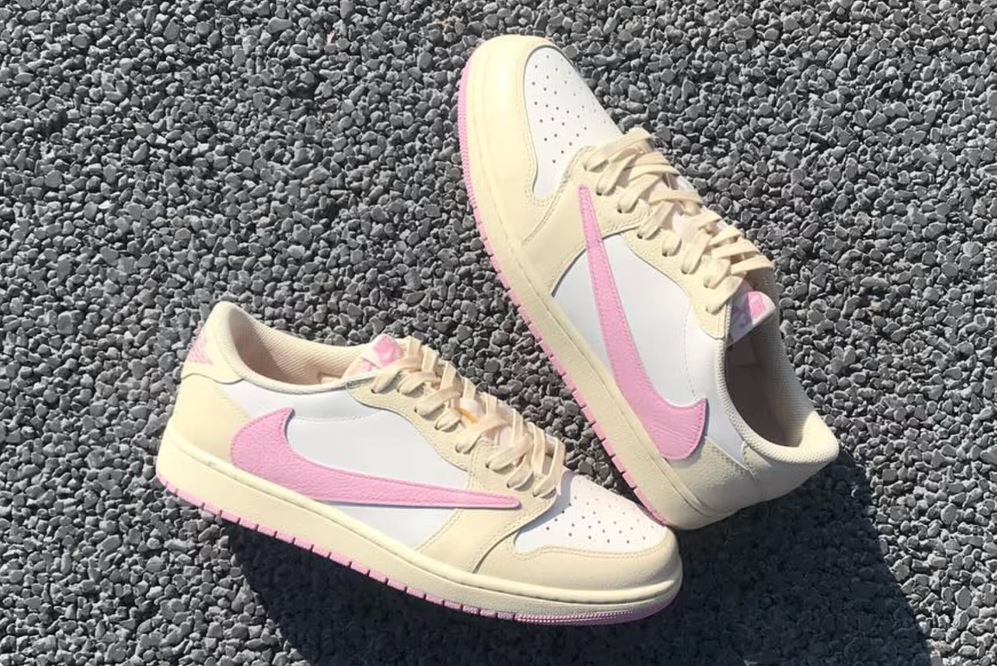 「粉紅倒勾」Travis Scott x Air Jordan 1「Pink Pack」發售情報釋出！粉紅色調注入太吸睛！