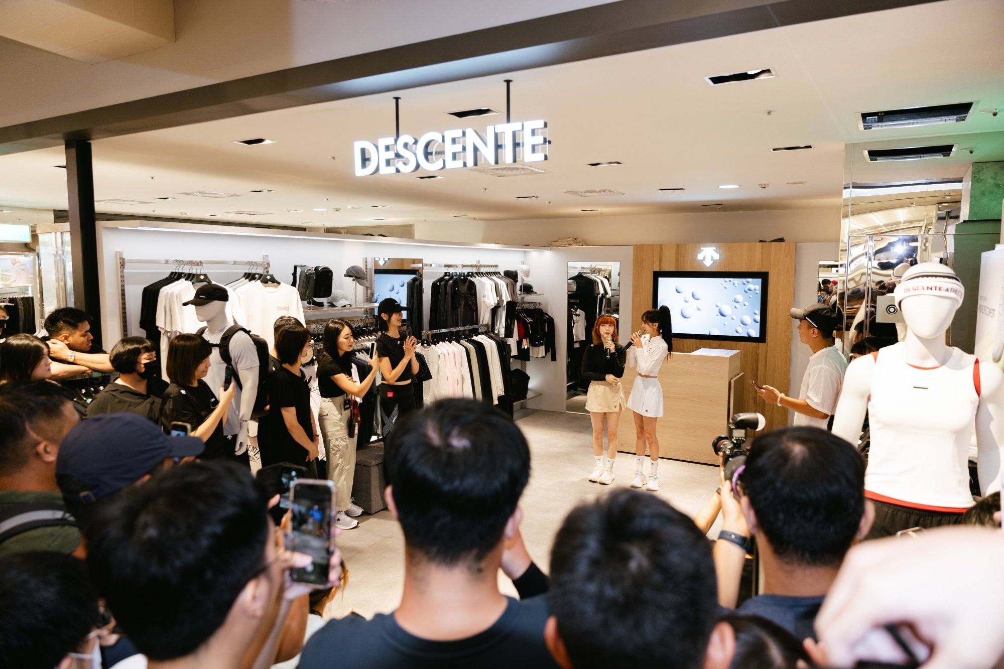 女神降臨!DESCENTE X 林襄 &李芷霖一日店長開幕活動