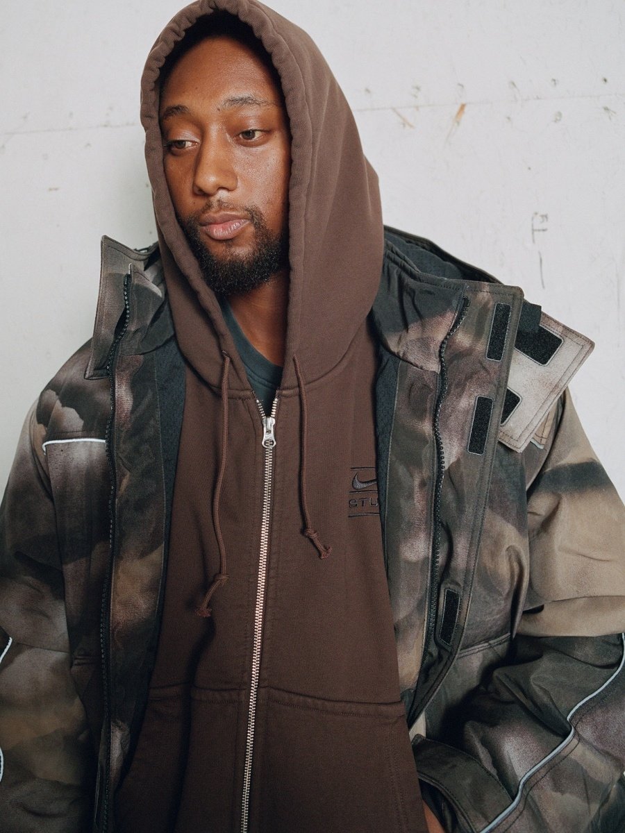 Stüssy x Nike 攜手回歸登山越野基因，推出 Baltoro 系列鞋款，並同步帶來聯名服飾！
