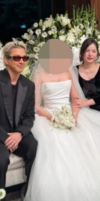 太陽、閔孝琳罕見合體！夫妻亮相婚禮太幸福，粉絲嗨喊：「神顏夫妻！」