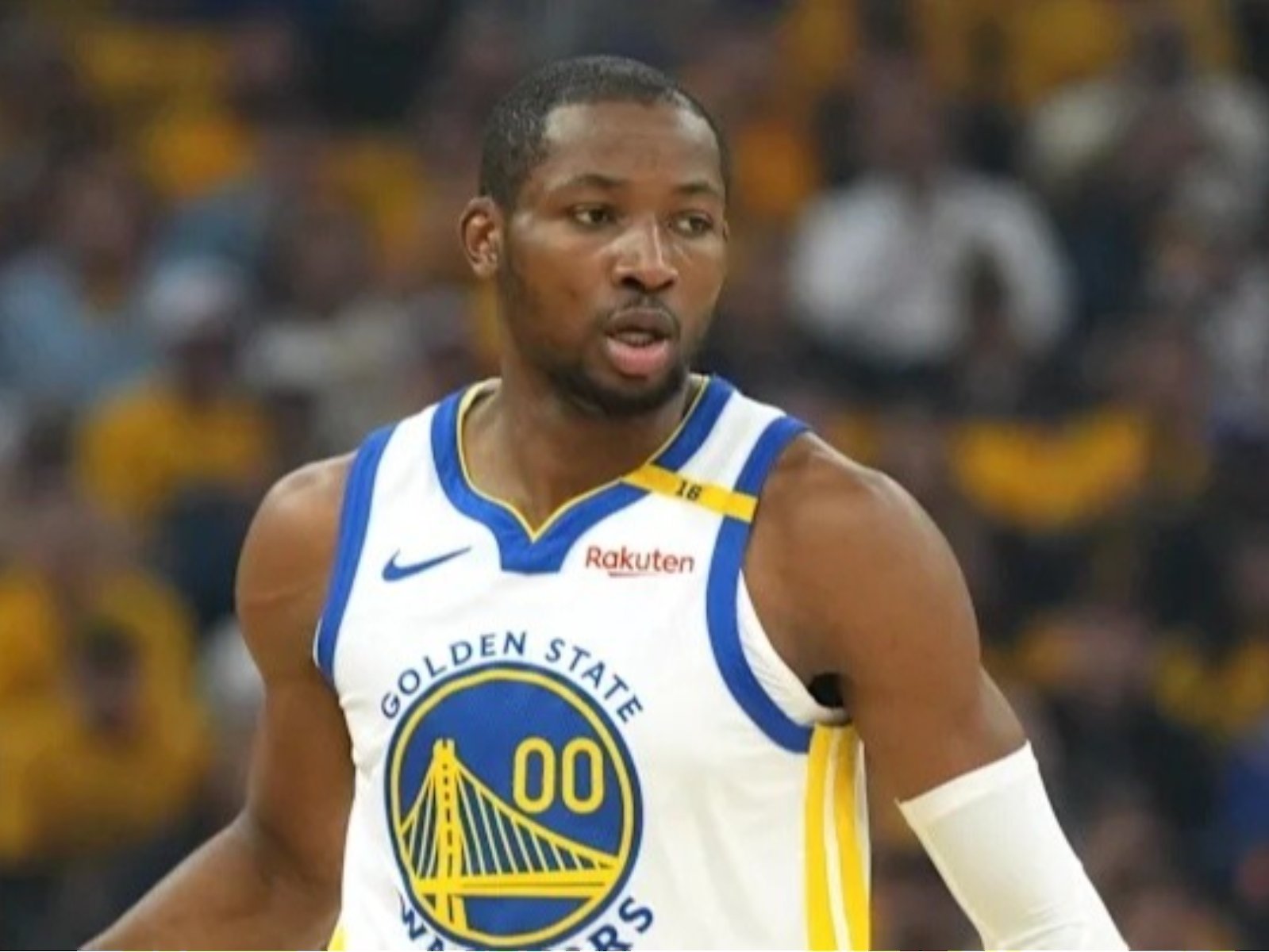 NBA／Jonathan Kuminga 熱身賽上演驚天隔人暴扣！超猛爆發力讓勇士全隊都嗨翻了！