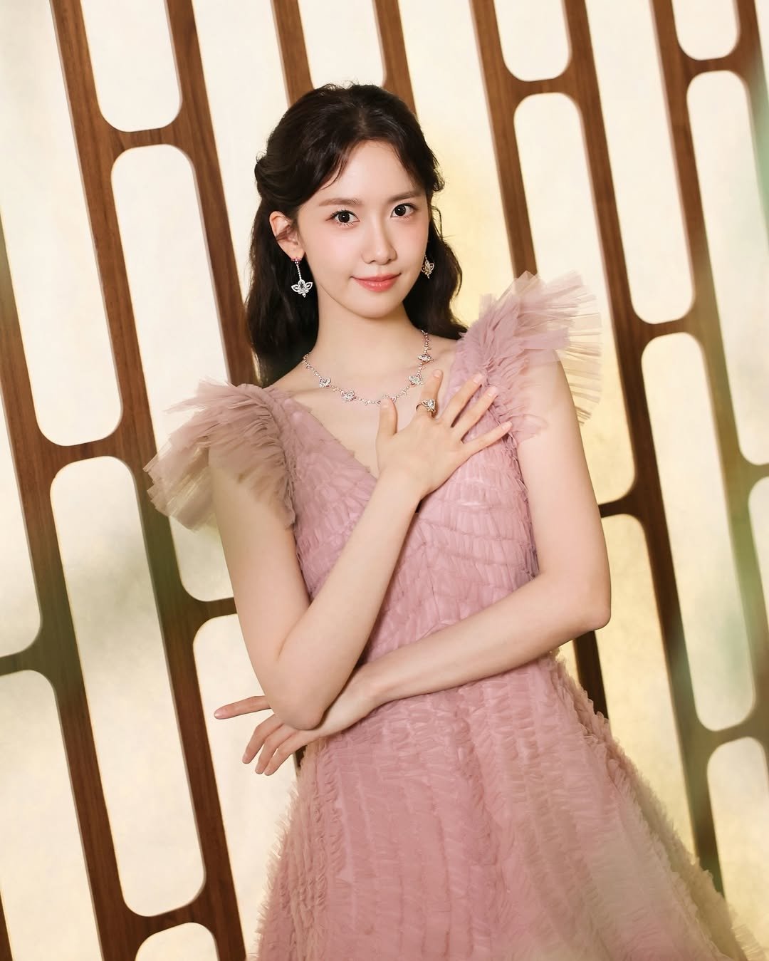 2025 韓國最美臉孔女星排行出爐!TWICE 周子瑜奪冠、潤娥、Karina 緊追在後!
