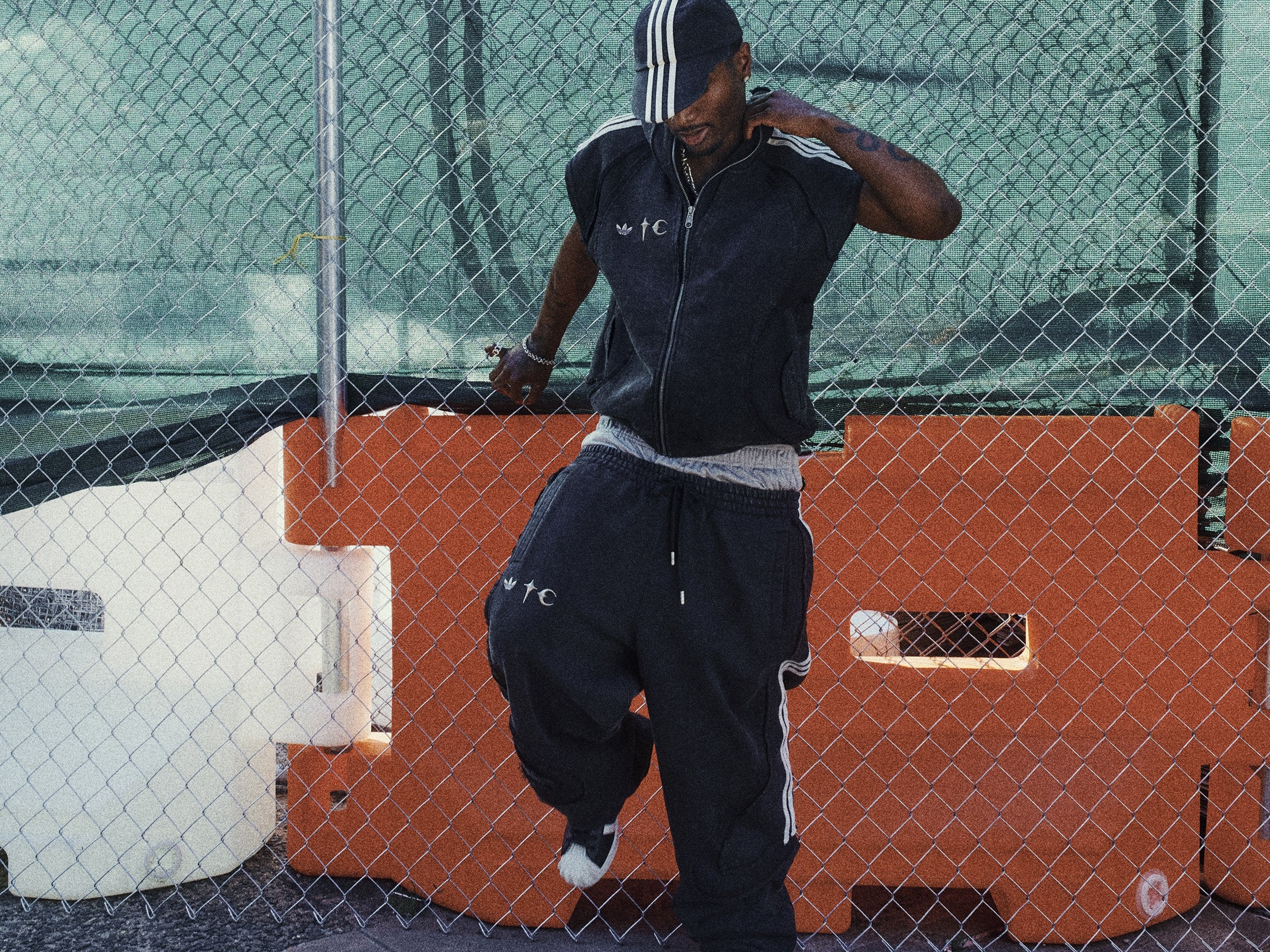 adidas Originals x Thug Club 即將迎來首個全球發售聯名系列！中世紀擊劍與現代街頭文化的完美融合