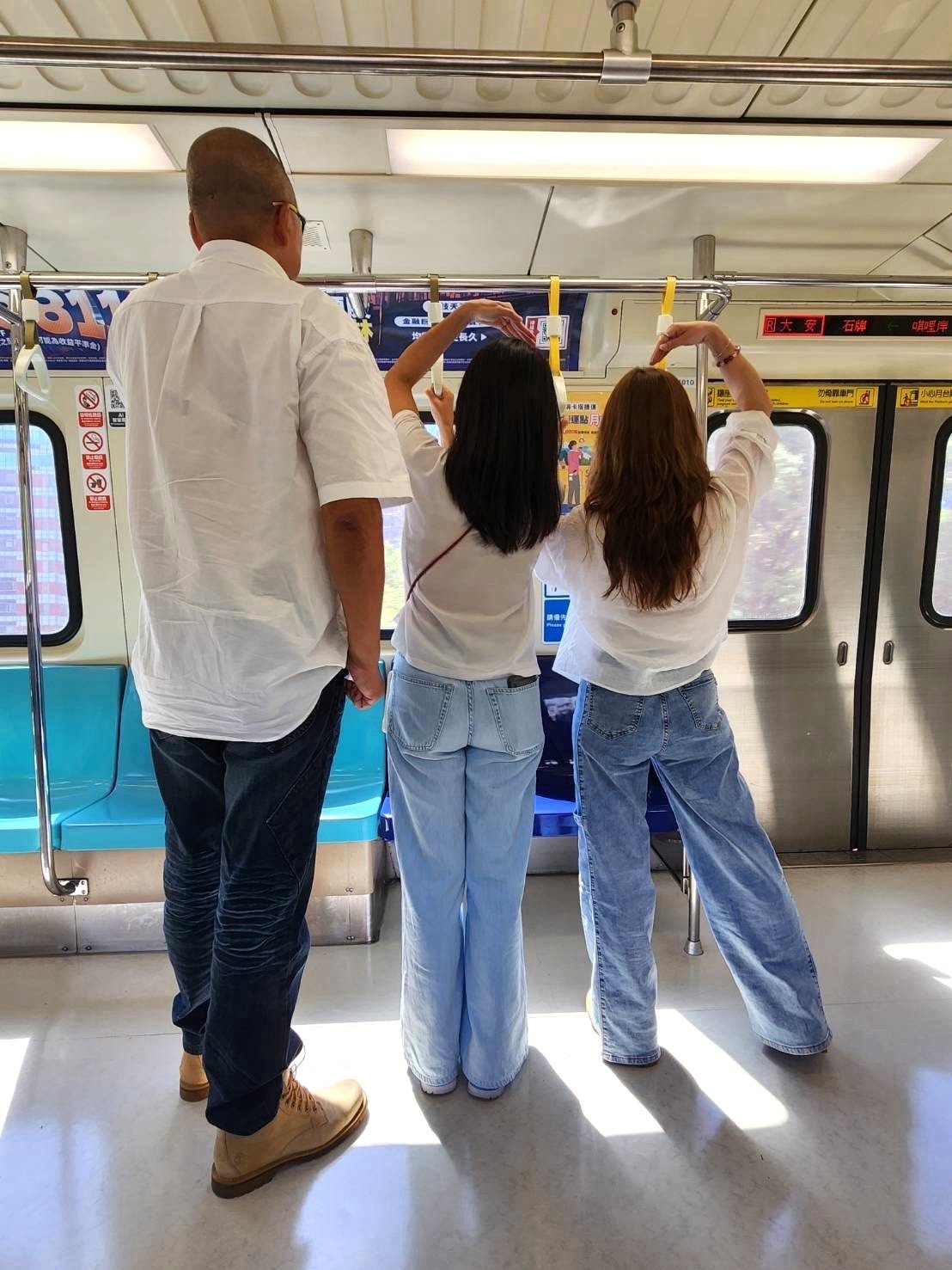 台北捷運拉環高度調整降低 6 公分！通勤族大讚：「貼心！」