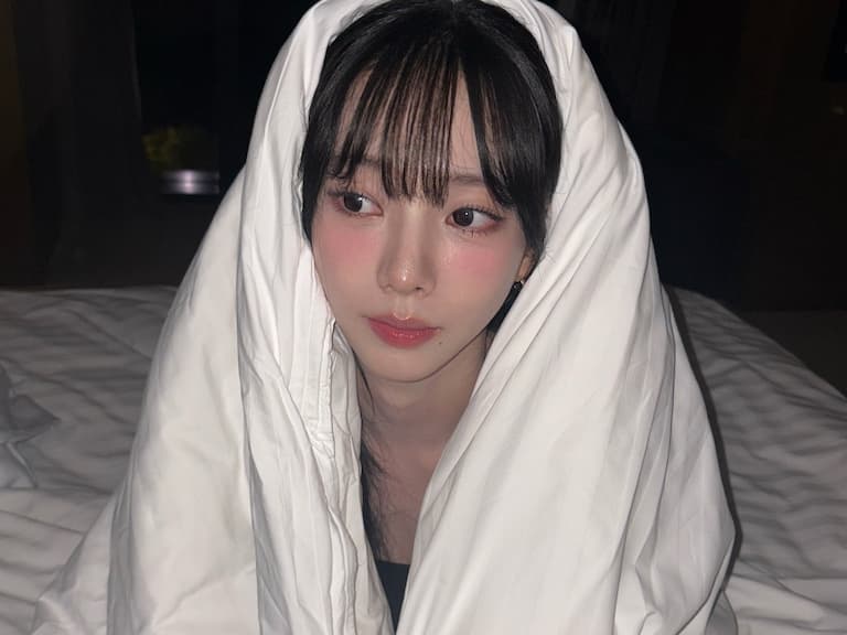 aespa Karina 直播分享與父母同床牽手入睡！意外掀網友兩極評論！