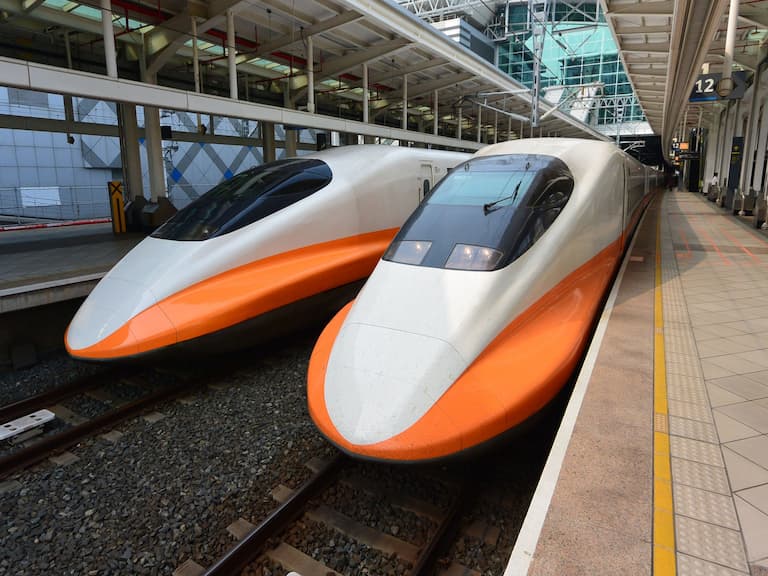台灣高鐵寧靜車廂新制惹議！日本新幹線沒設置，作家曝：「能講電話才異常！」