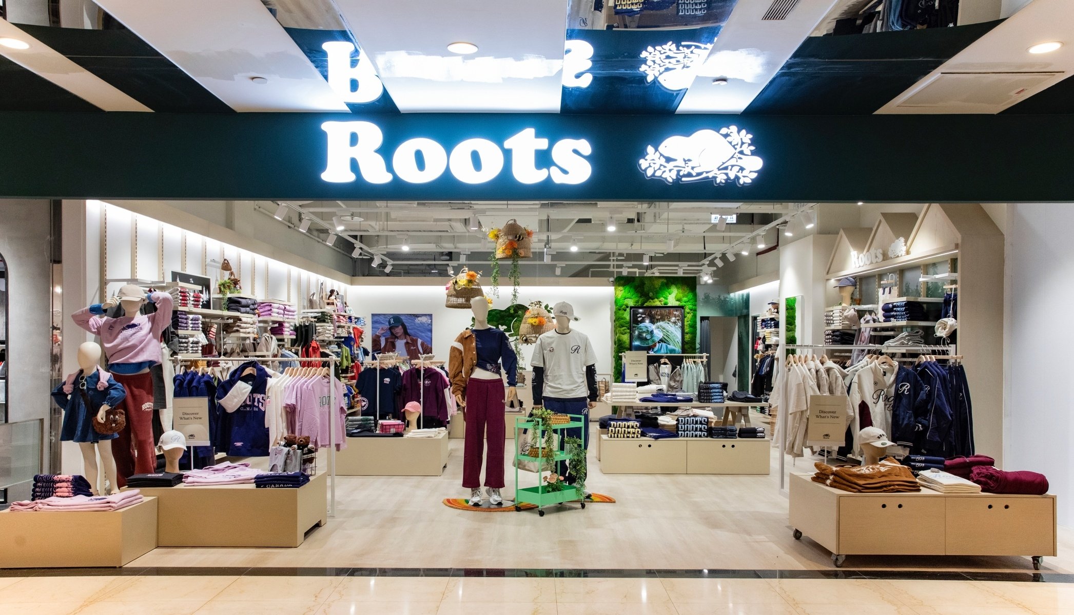Roots 正式進駐台北信義區！DIZZY DIZZO 蔡詩芸現身全新店鋪演繹早秋新系列 Nova Park