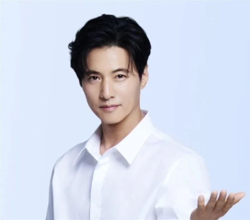 元斌 15 年沒作品仍受邀代言!粉絲嗨喊:「國寶級男神復活了!」