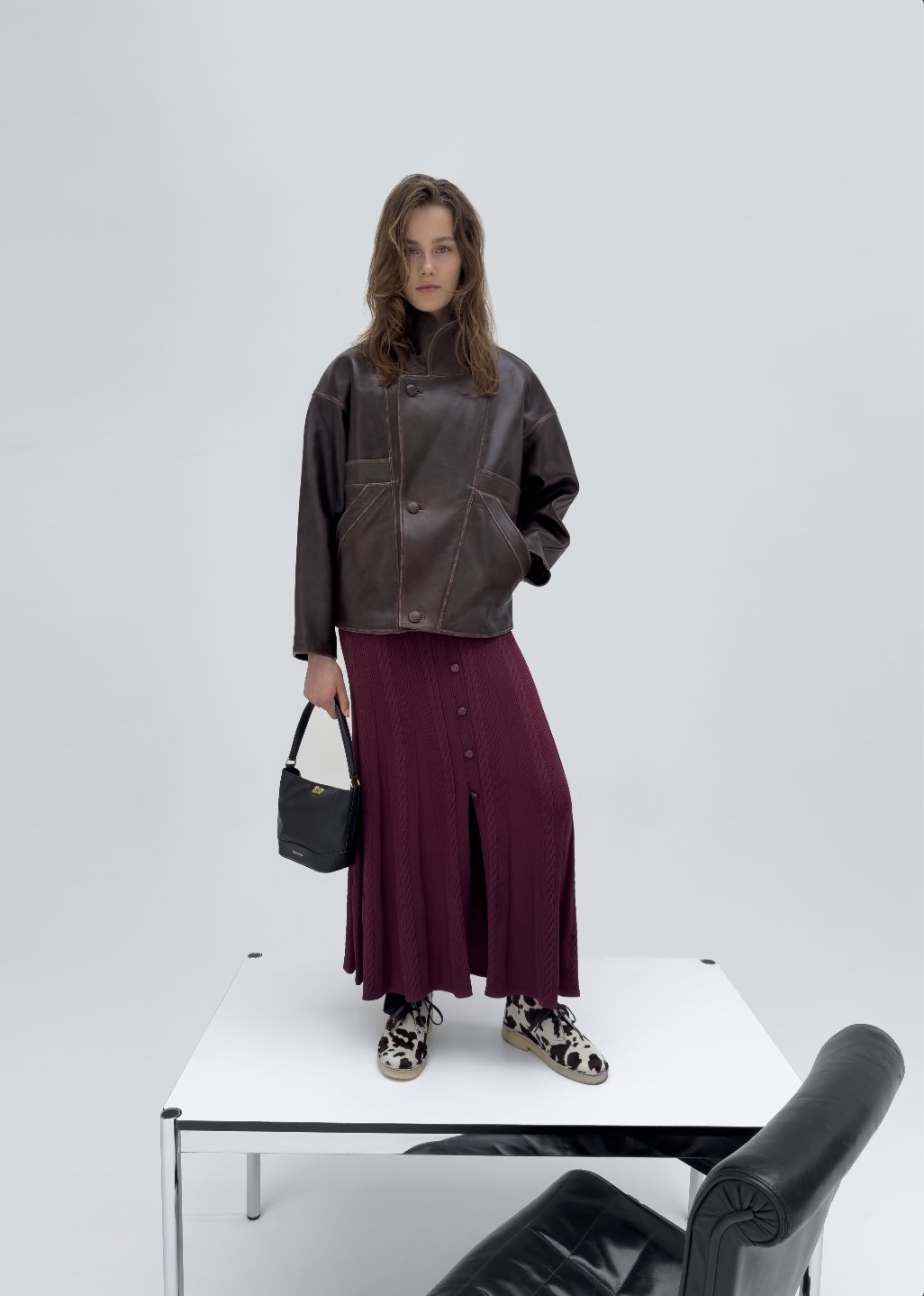 SANDRO x Clarks Originals 2025 秋冬聯名登場!現代巴黎美學與英倫傳統手工技藝完美結合!