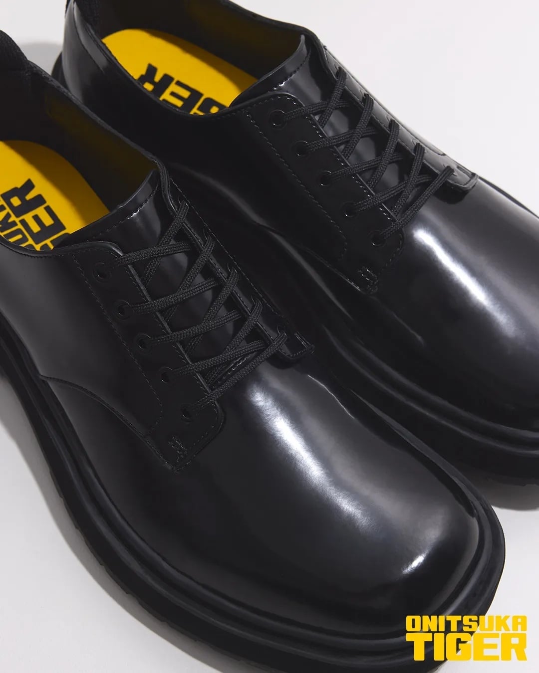 2025 年「正裝運動鞋」5 雙盤點推薦！Nike、adidas、ASICS⋯紳士又舒適的正點好貨都在這！