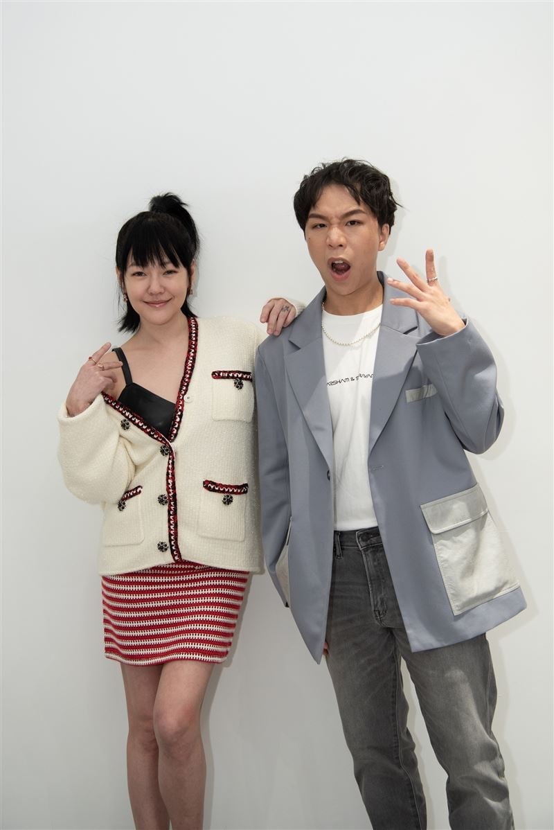 金鐘 60/《小姐不熙娣》小 S、派翠克奪下「綜藝節目主持人獎」,淚崩感謝大 S!