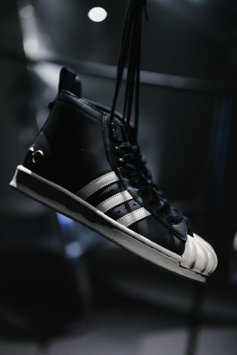 adidas 上海時裝周「POWER OF THREE」重磅壓軸登場:陳冠希、Poggy 等人皆現身,共創三條線的未來宣言!
