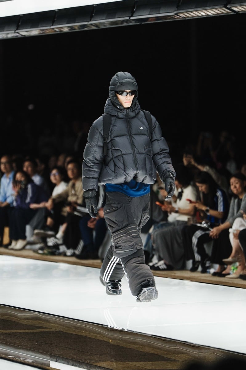 adidas 上海時裝周「POWER OF THREE」重磅壓軸登場:陳冠希、Poggy 等人皆現身,共創三條線的未來宣言!