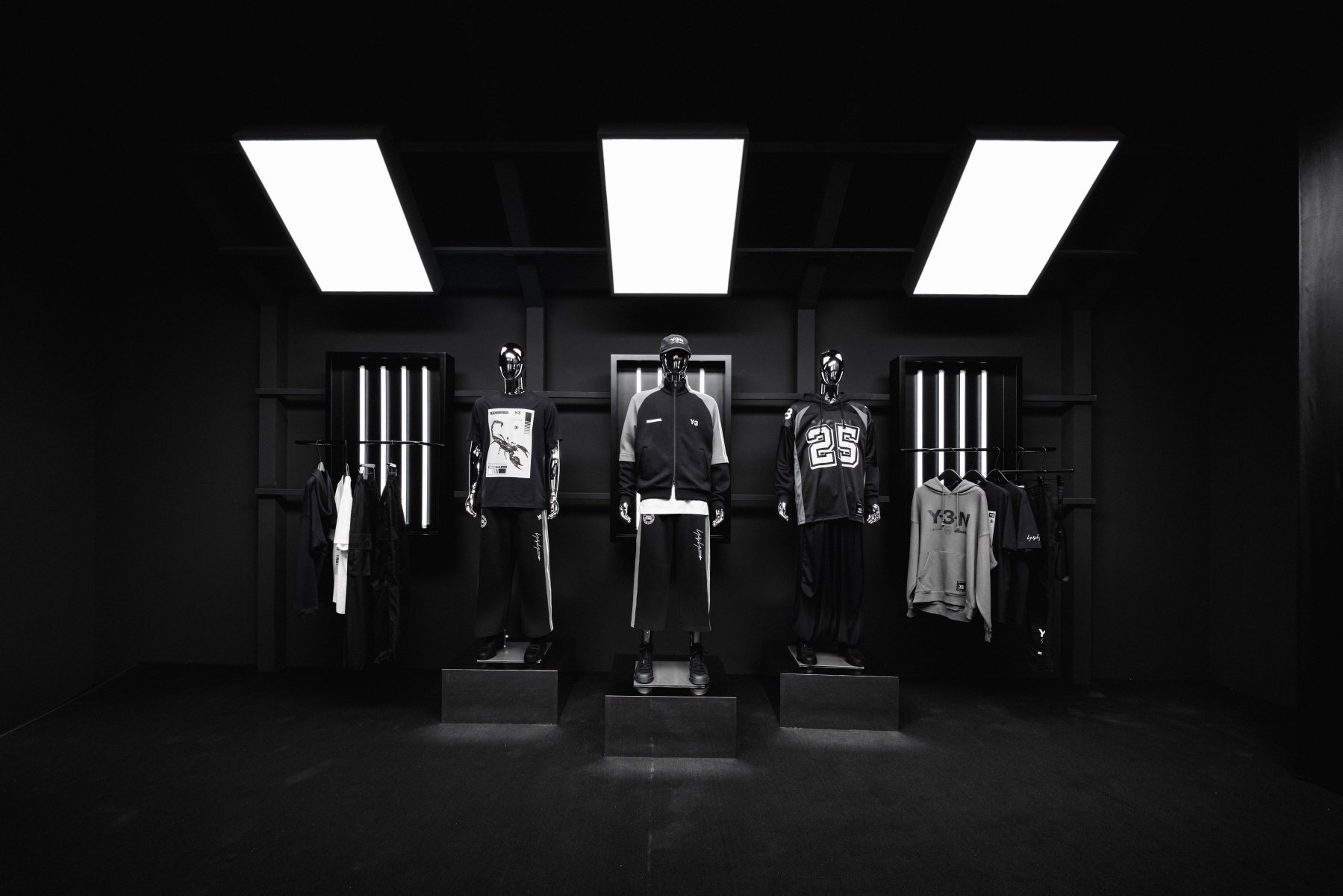adidas 上海時裝周「POWER OF THREE」重磅壓軸登場:陳冠希、Poggy 等人皆現身,共創三條線的未來宣言!