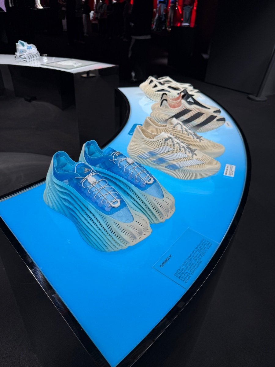 adidas 上海時裝周「POWER OF THREE」重磅壓軸登場:陳冠希、Poggy 等人皆現身,共創三條線的未來宣言!