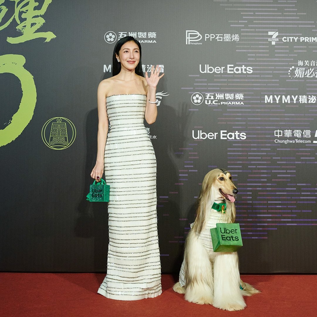 Uber Eats 驚喜外送成金鐘亮點!楊謹華「分身」走上紅毯送來「特製禮物」神似度根本 100 分!