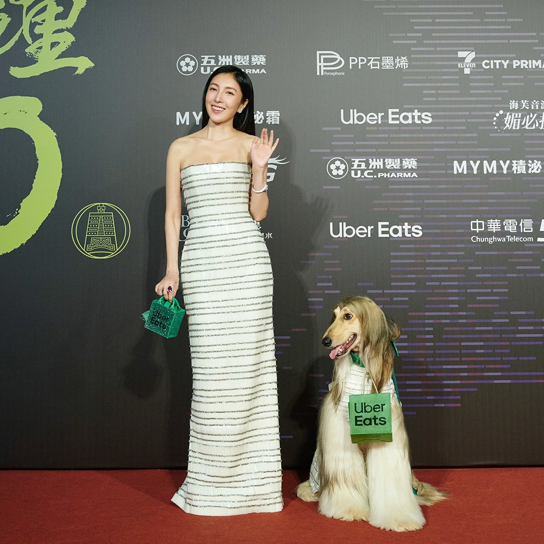 Uber Eats 驚喜外送成金鐘亮點!楊謹華「分身」走上紅毯送來「特製禮物」神似度根本 100 分!