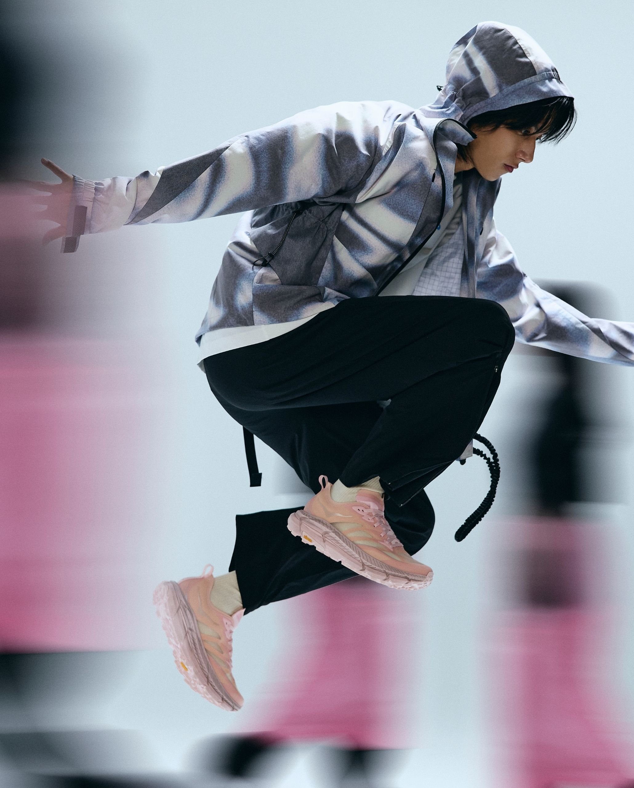 從 Salomon 苦命上班族到厚底越野革命家! HOKA 如何在 Gorpcore 時代從山徑跑進街頭,逆流成為潮流霸主?