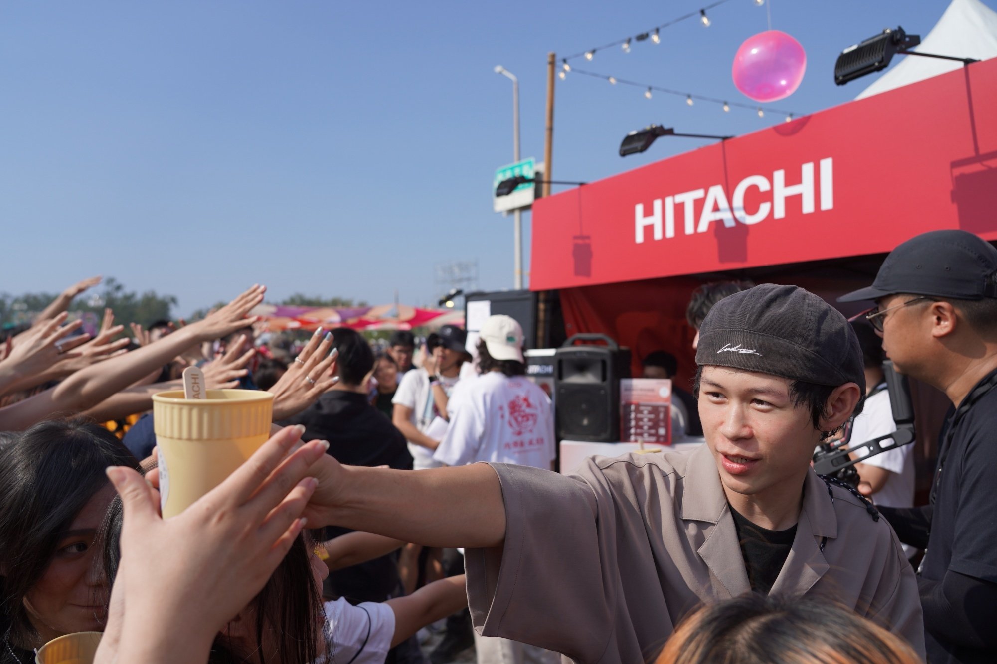 2025浪人祭最涼打卡點!日立家電打造「最 Chill 拍貼冰箱」