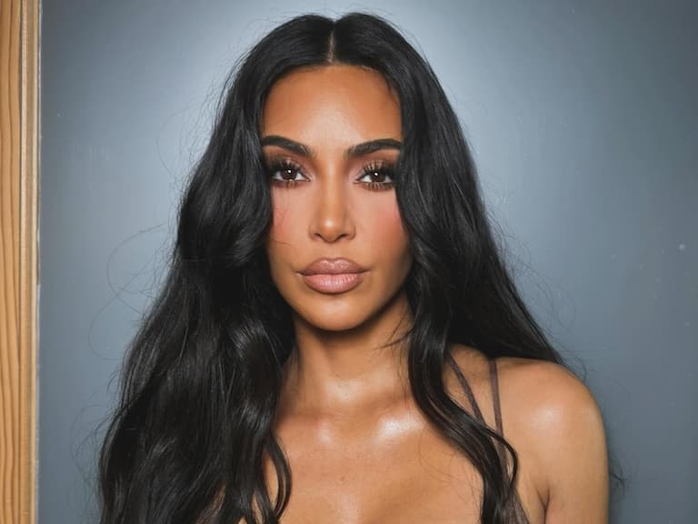 金卡戴珊 Kim Kardashian 推出「私密處毛內褲」熱賣！遭網紅批：「所以用誰的毛做的？」