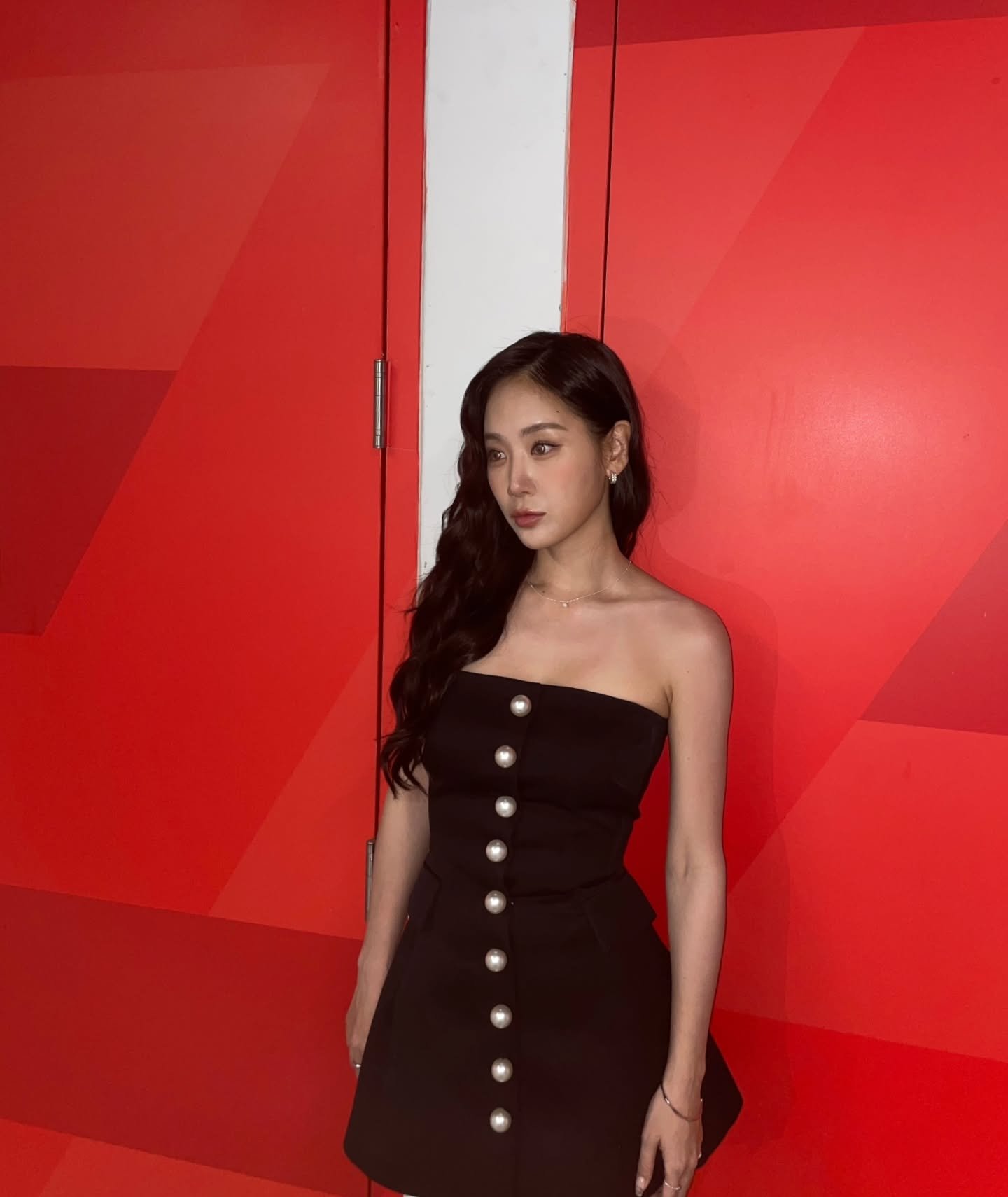 SISTAR 韶宥指控航空歧視不給餐！乘客打臉回應：「她喝到爛醉！」