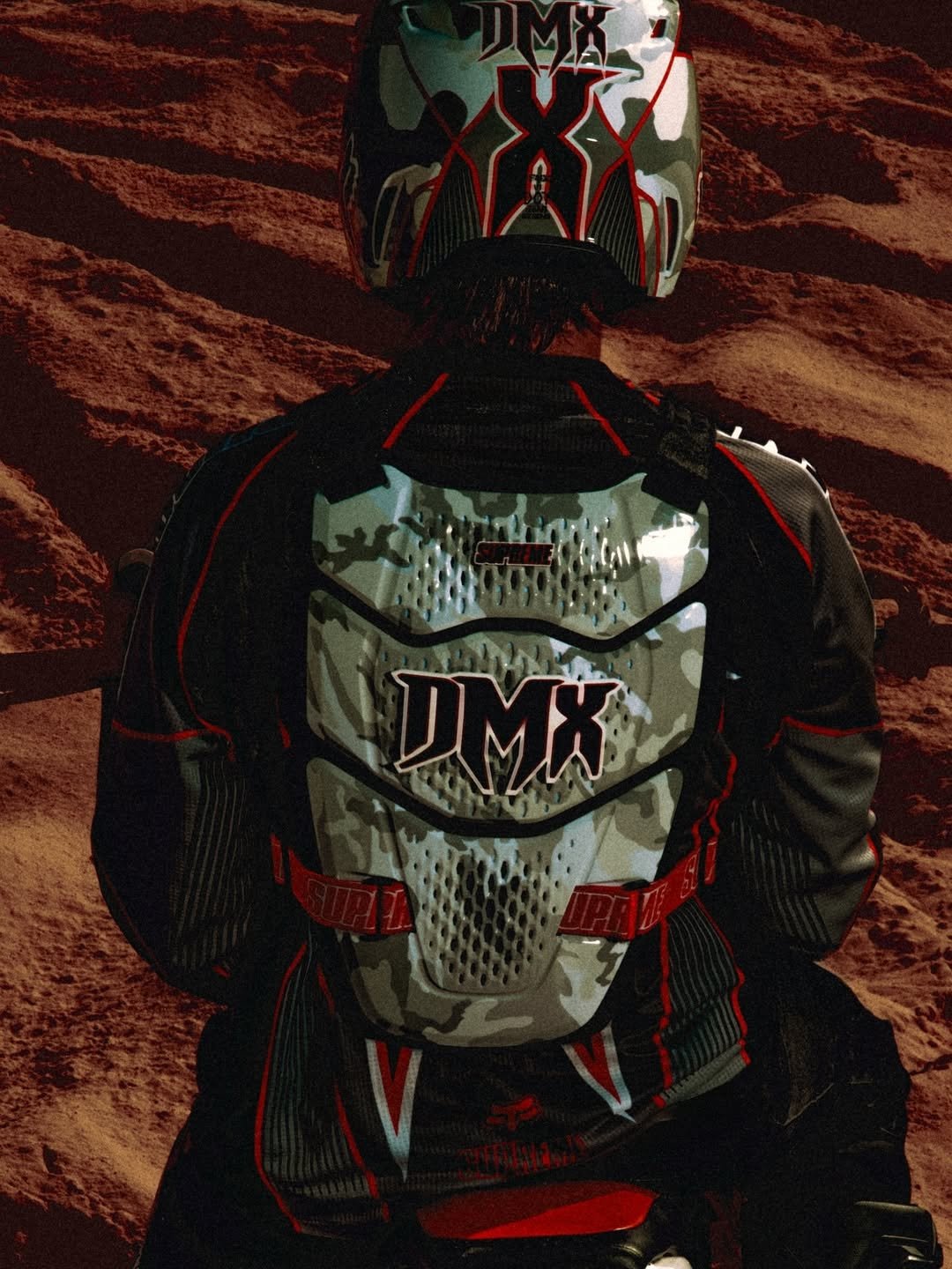 Supreme x Fox Racing 睽違兩年再度聯手！全新 2025 秋季系列更致敬已故傳奇饒舌歌手 DMX
