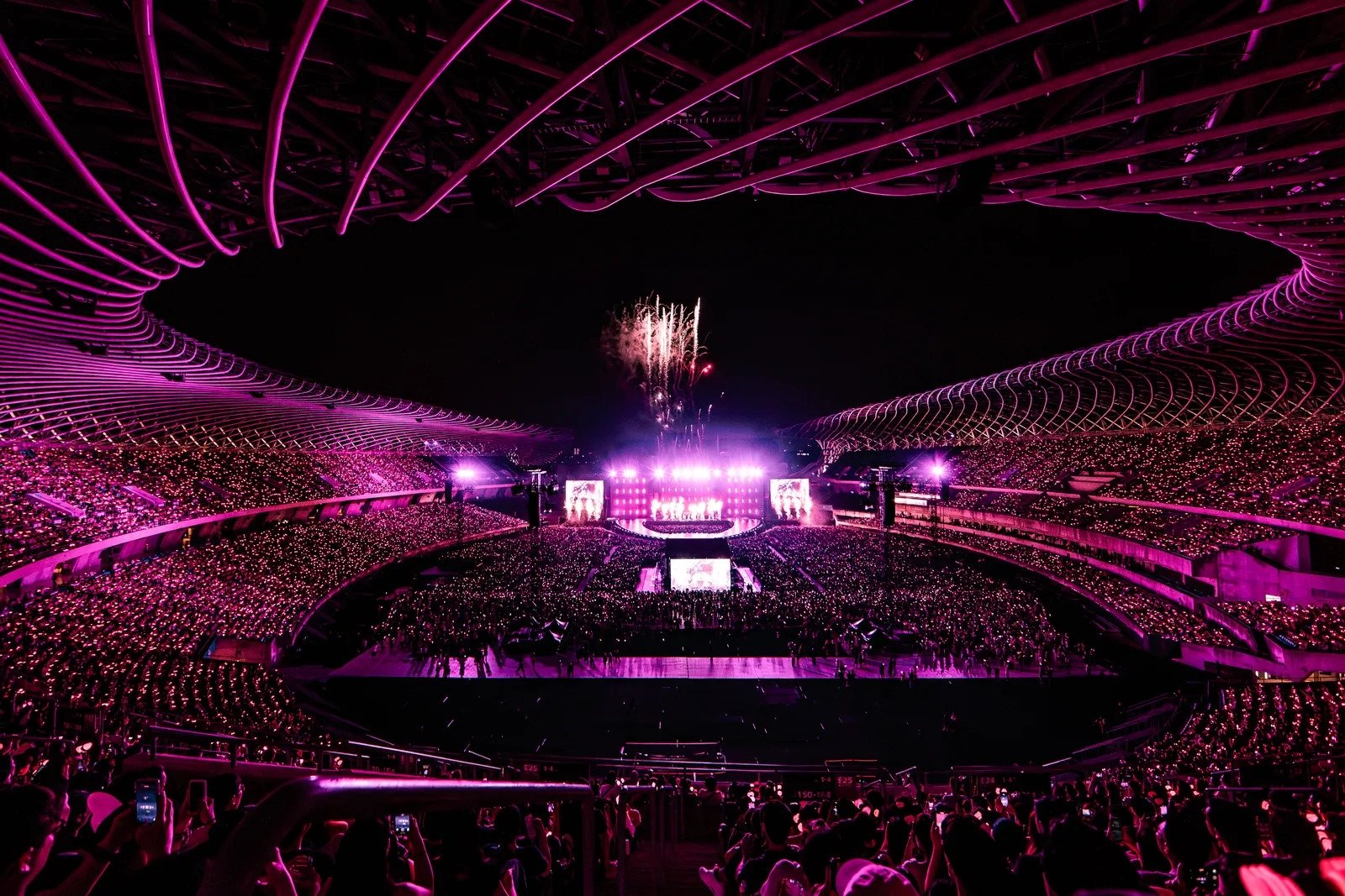 BLACKPINK 高雄演唱會官方照曝光!粉絲嗨翻:「每張都像藝術品!」