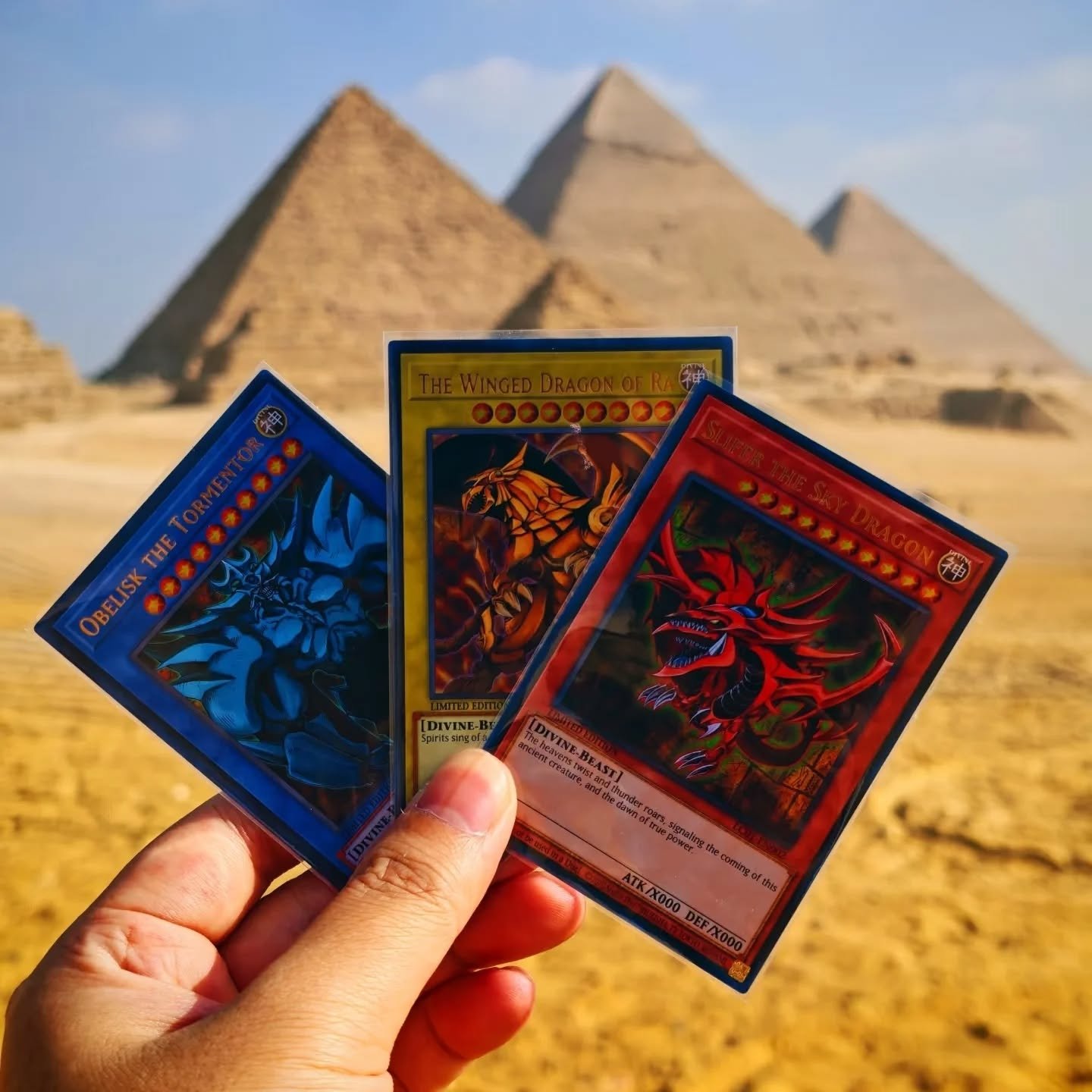 《遊戲王》決鬥者前進埃及,粉絲聖地巡禮實地召喚三幻神與黑魔導,引爆全球話題!