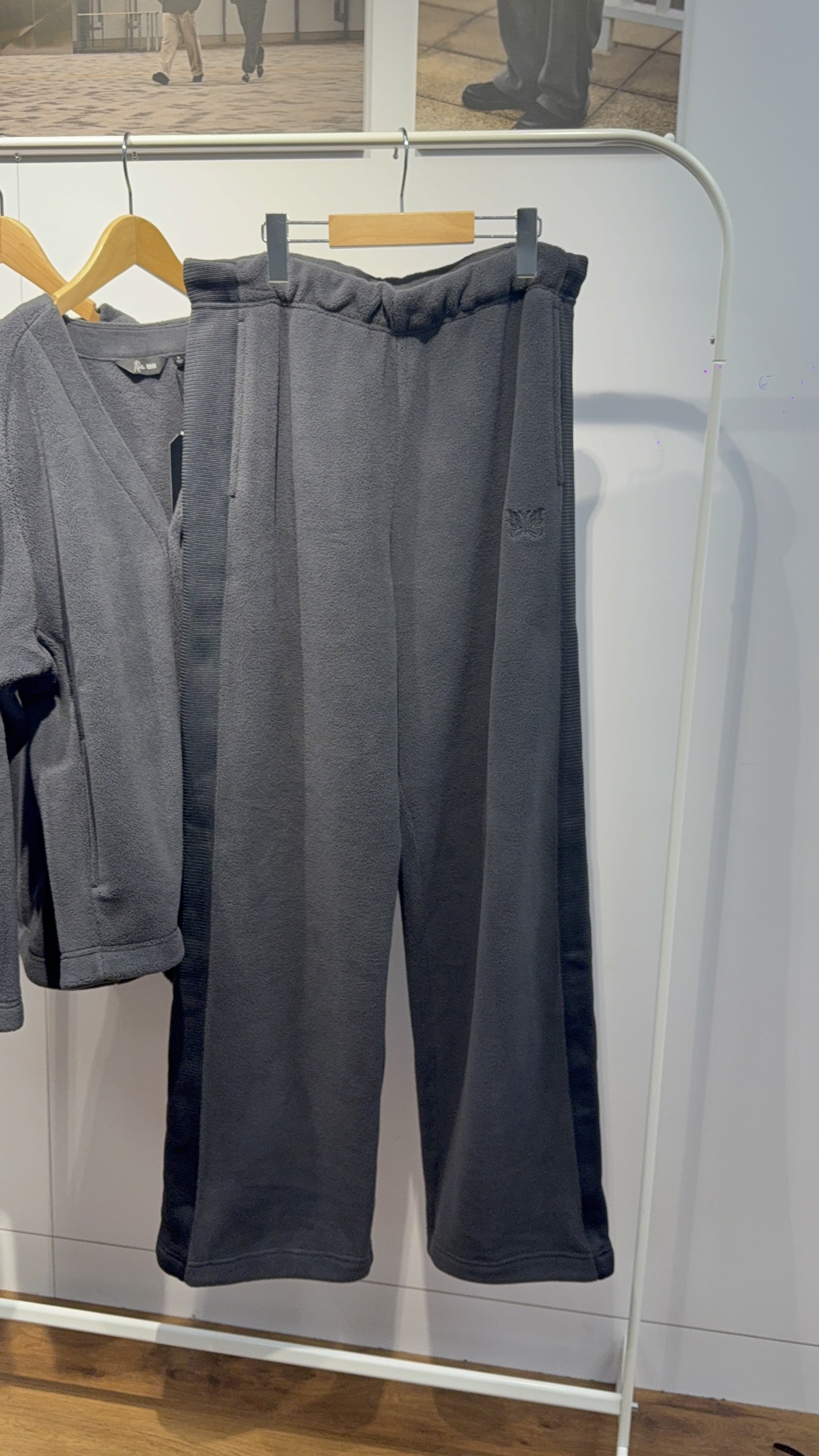 UNIQLO × NEEDLES 2025 秋冬系列率先預覽:三大刷毛單品與全色細節搶先看!