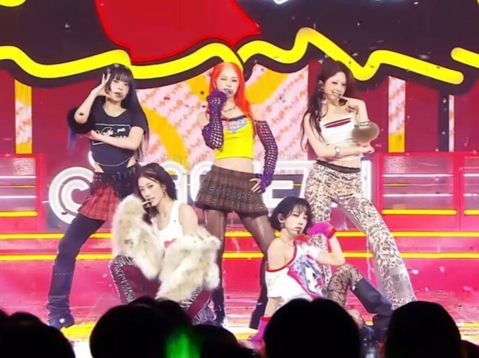 LE SSERAFIM 成員回歸歌曲〈SPAGHETTI〉造型掀兩極評價!網吐槽:「審美是不是走丟了?」