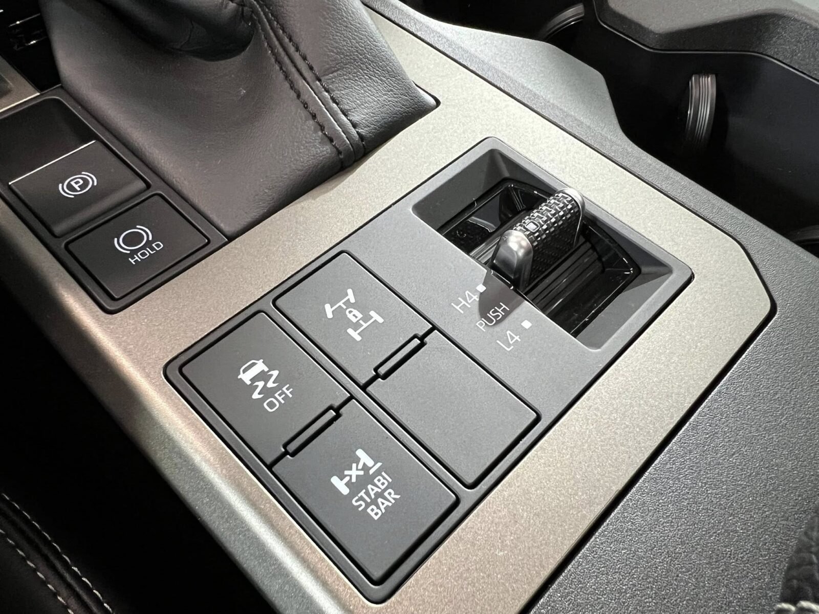 Toyota Land Cruiser 缺後軸差速鎖惹議!和泰汽車回應了!