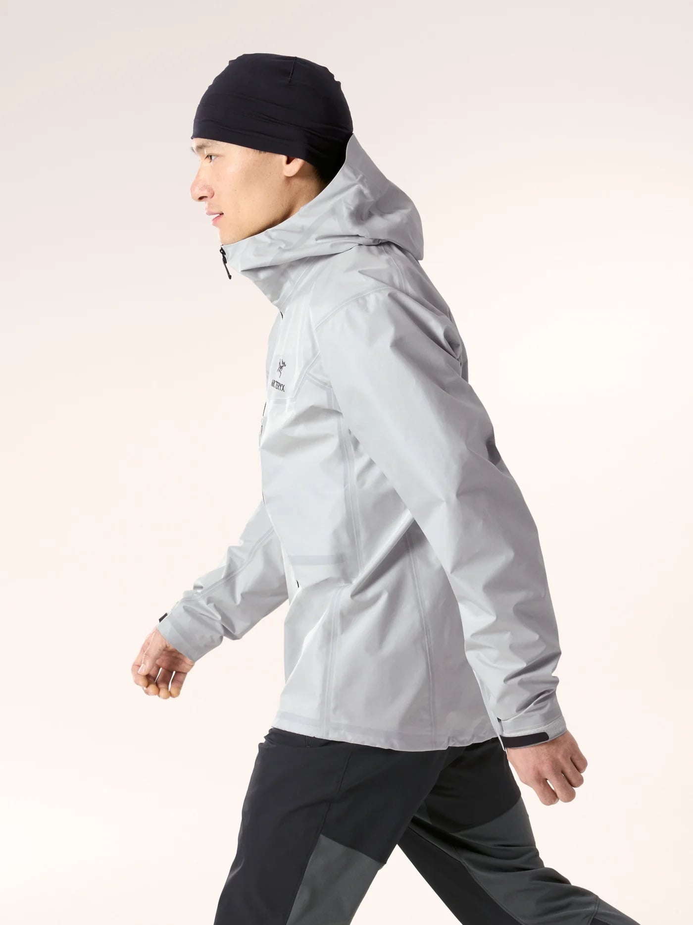 2026 機能外套 8 家品牌推薦!始祖鳥、The North Face、WISDOM...等品牌讓你防風防水又帥氣!