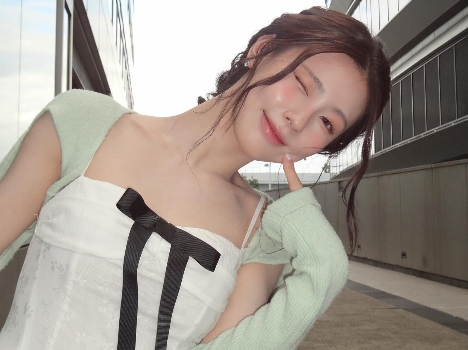 i-dle 薇娟 YouTube 親授拍照技巧!綜藝感十足引爆話題!