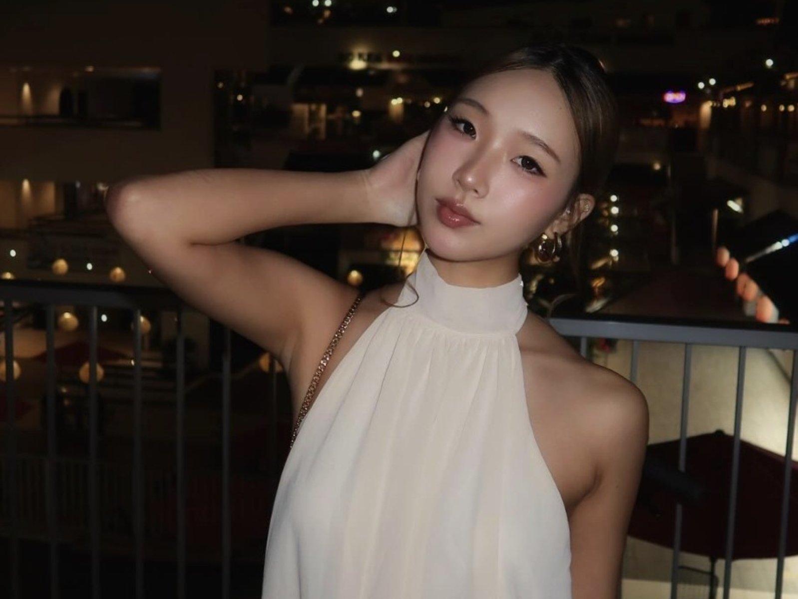 小S 大女兒 Elly 曬露背美照!親媽忍不住留言:「誰那麼會生!」