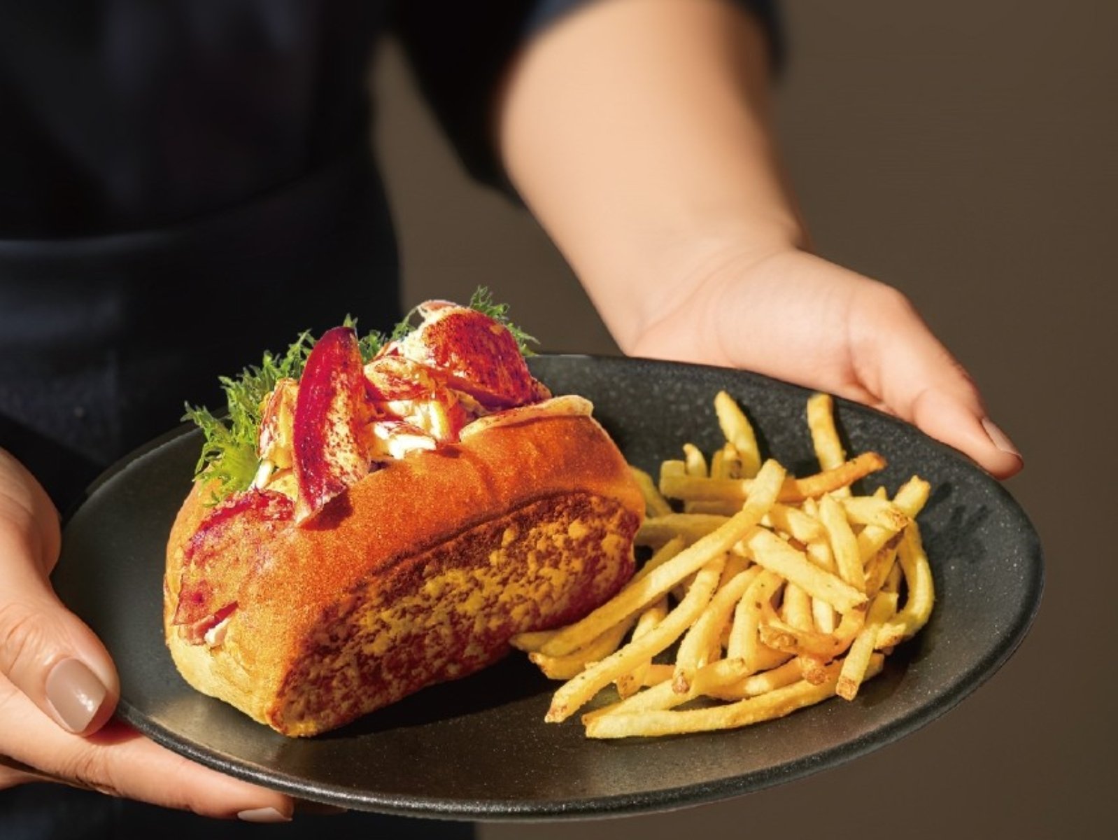 台北超人氣早午餐品牌 M One Cafe 新菜單推出「波士頓龍蝦堡」！價格、限定門市、開賣時間⋯一次看！