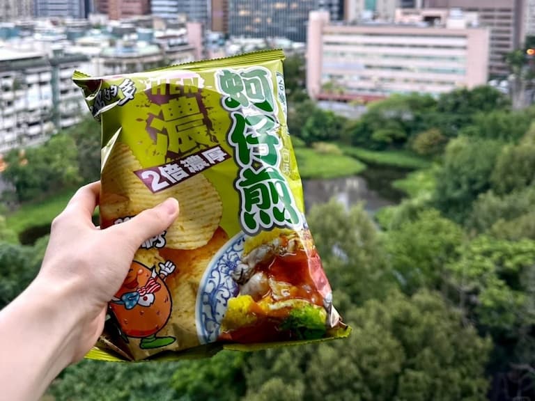 蚵仔煎洋芋片真實口味曝光！網友：「吃了 39 年終於解惑！」