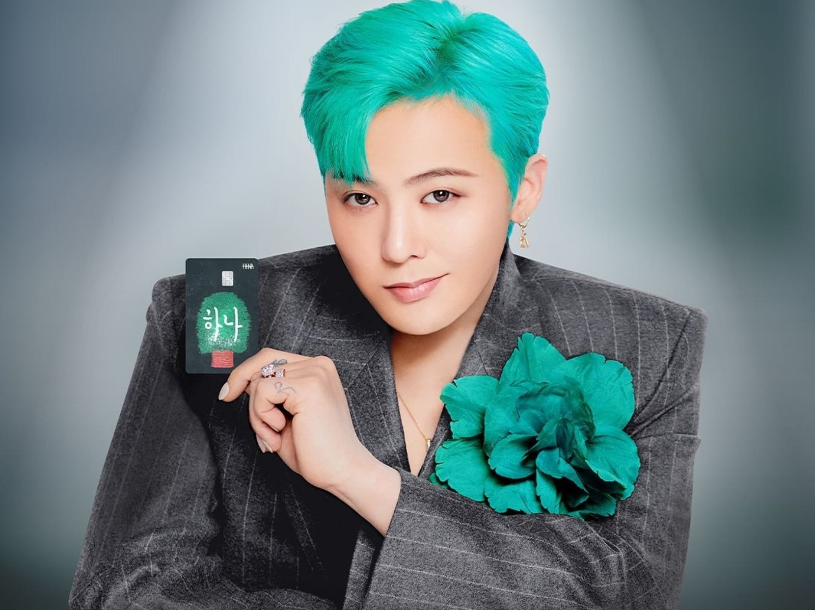 GD 權志龍攜手 Hana Bank 韓亞銀行推出限量聯名卡面!雛菊設計意外掀兩極評價!