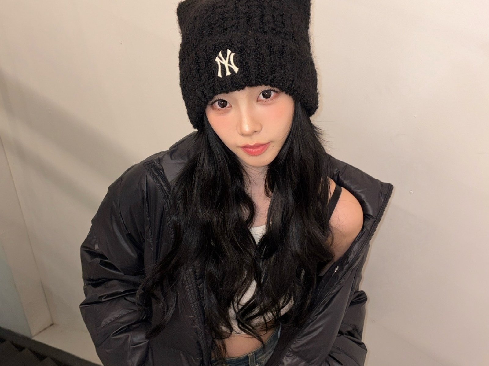 aespa Karina 深夜直播手寫信感謝粉絲!結尾出現中文「我愛你」暖哭全網!