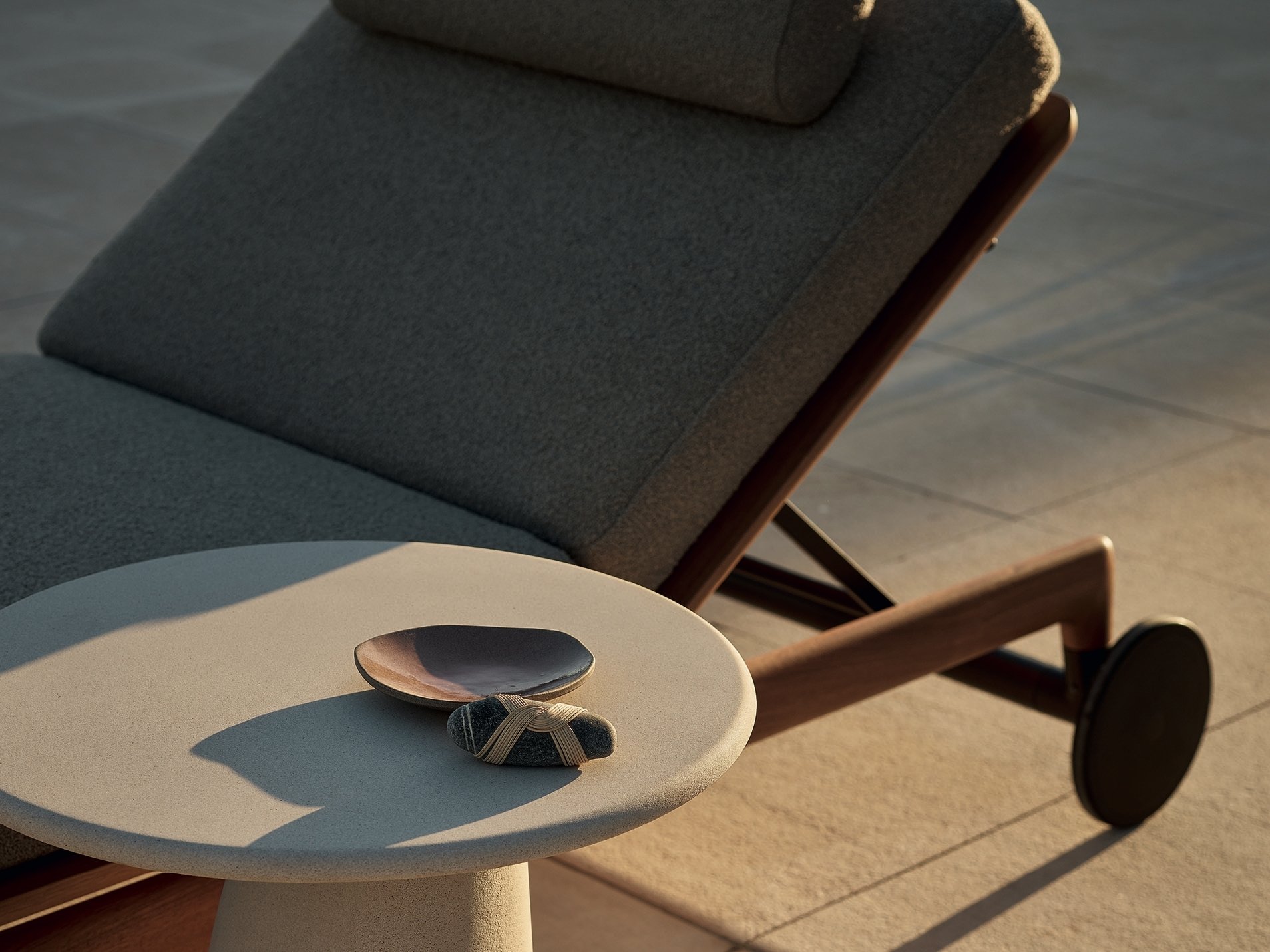 義大利頂級傢具品牌 Poliform Strata 系列推出茶几！當礦物化為生活雕塑【設計・潮】